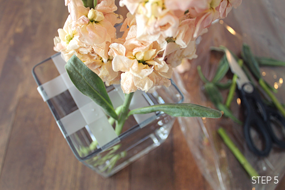 How to Arrange Flowers with Tape Grid Method