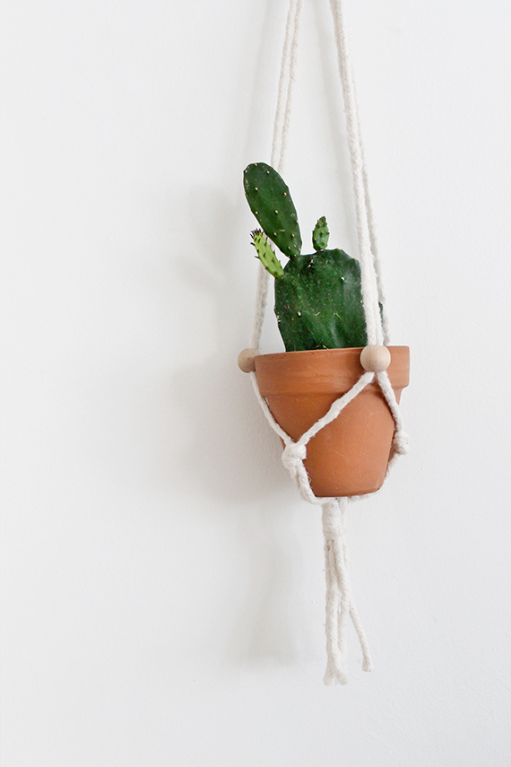 diy macrame plant hangers | almost makes perfect