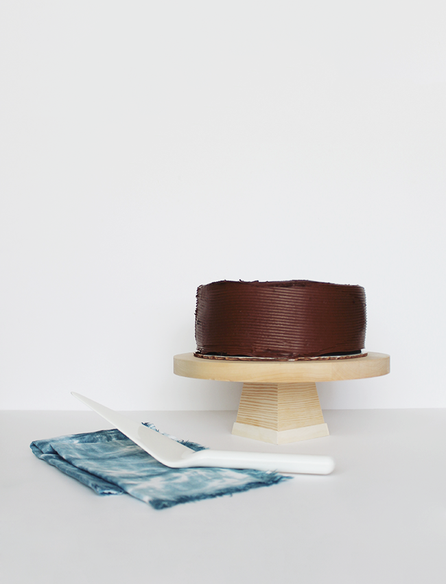 DIY Pedestal Cake Stand! - The Graphics Fairy