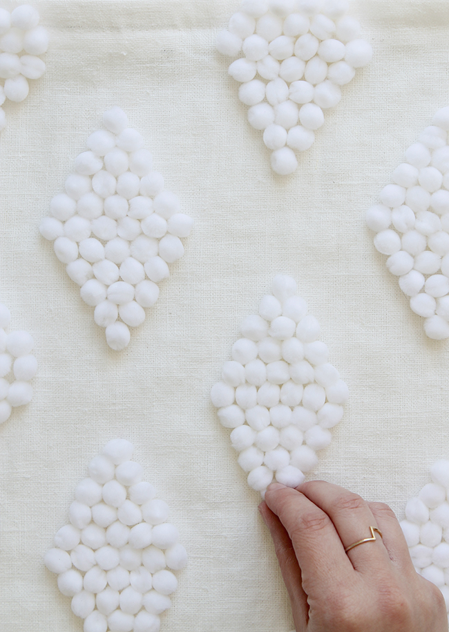 DIY modern pom pom pillow @mollymadfis