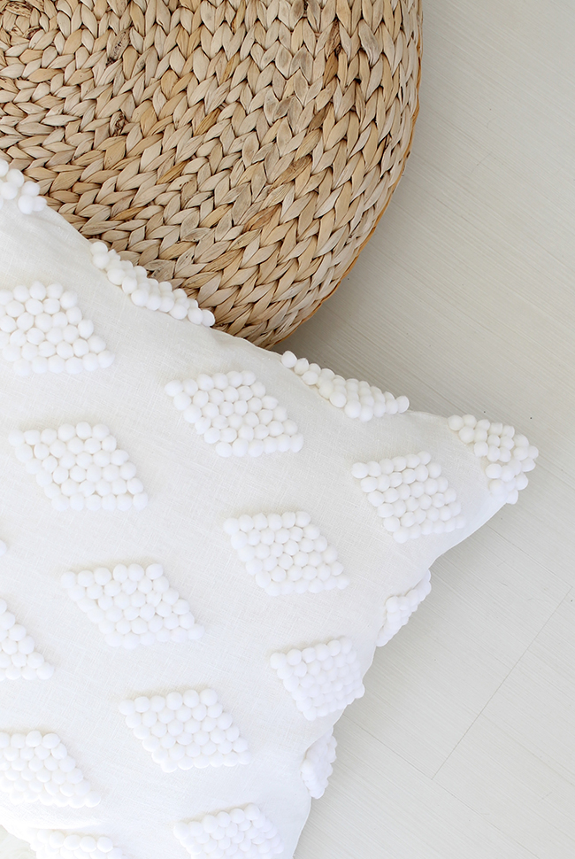 White pom pom pillow hot sale cover