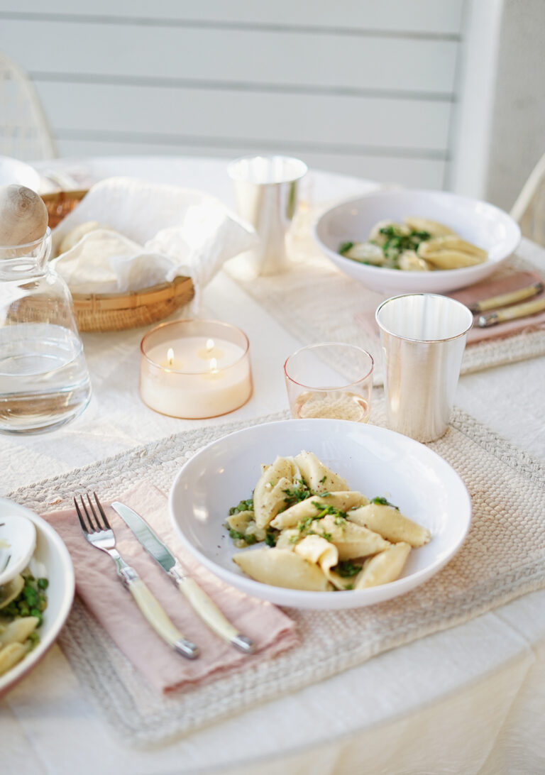 how to host an effortless spring outdoor dinner party – almost makes ...