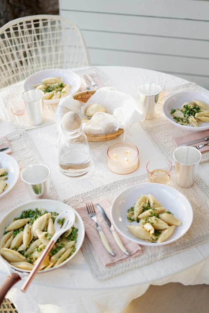 how to host an effortless spring outdoor dinner party – almost makes ...