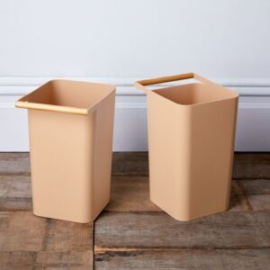 pretty everything : 21 attractive trash cans