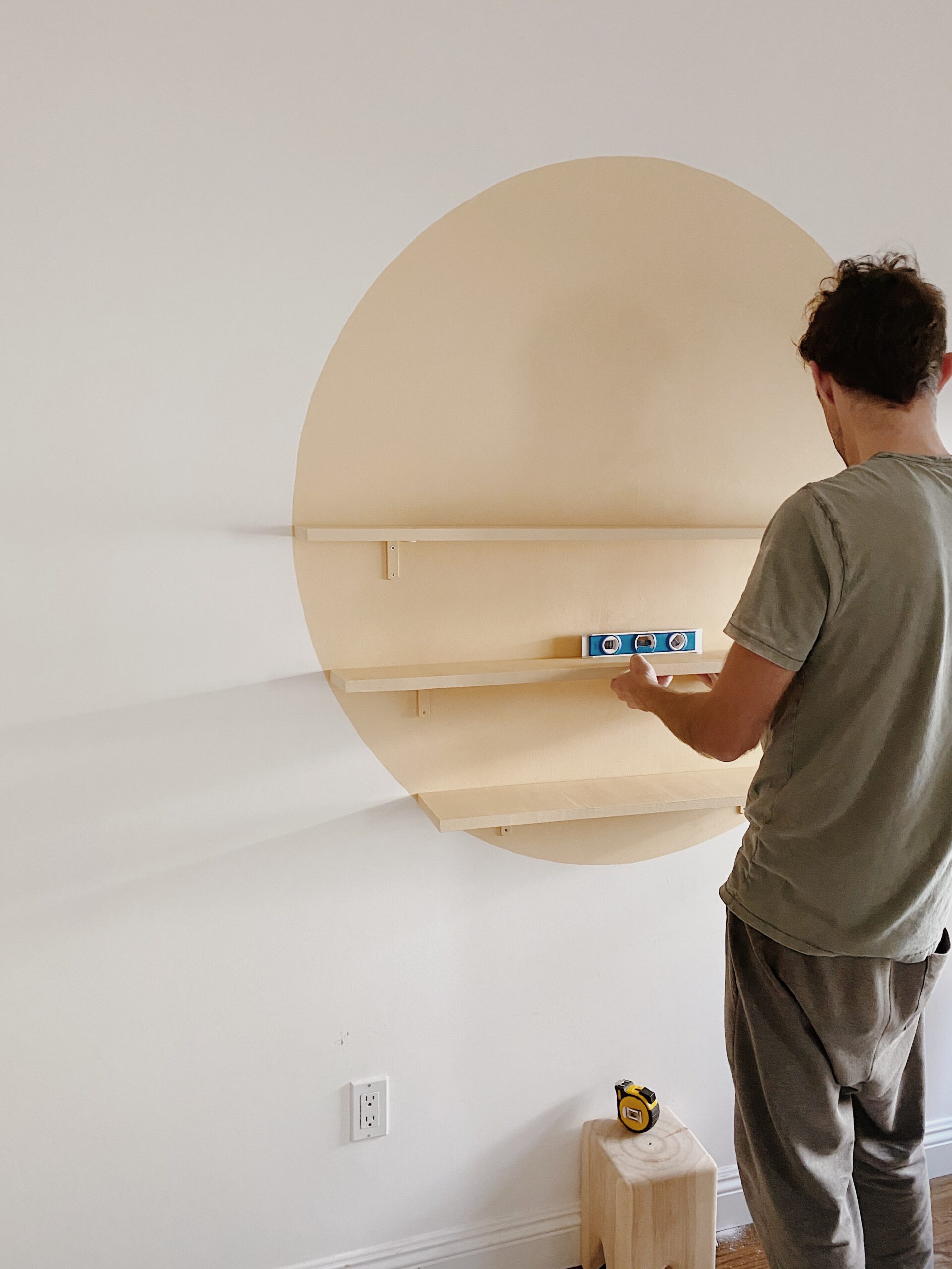 DIY painted circle shelf – almost makes perfect